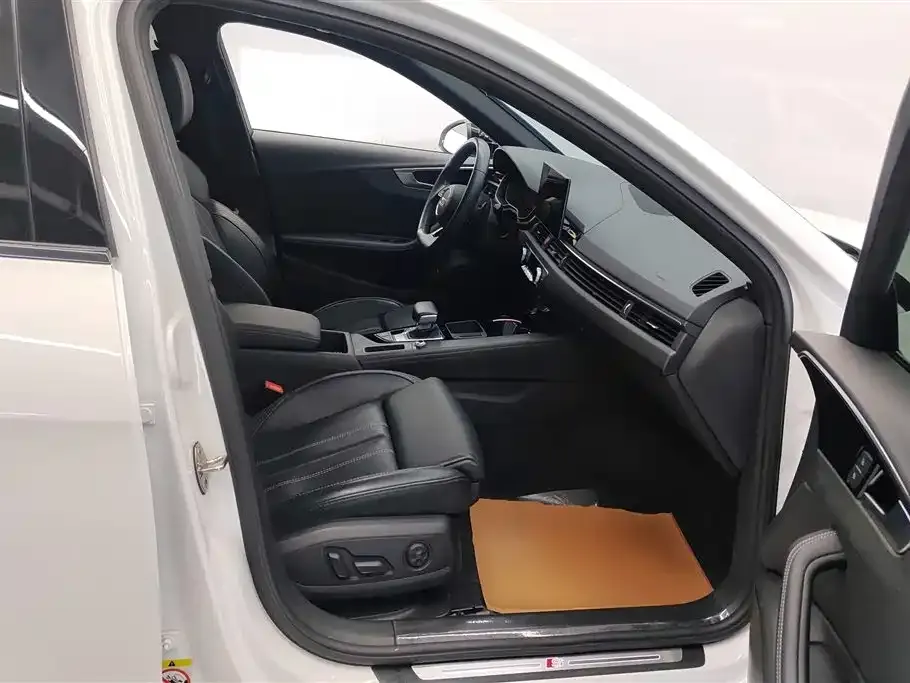 Audi A4L 2023 из CN, фото 8