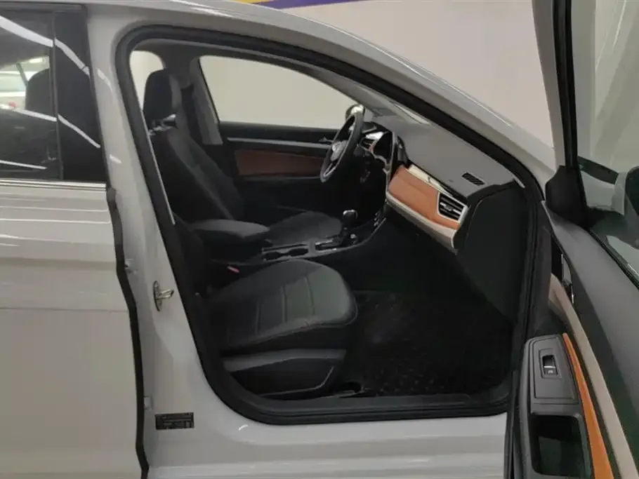 Volkswagen Bora 2024 из CN, фото 3