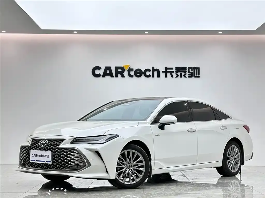 Toyota Avalon — фото 1