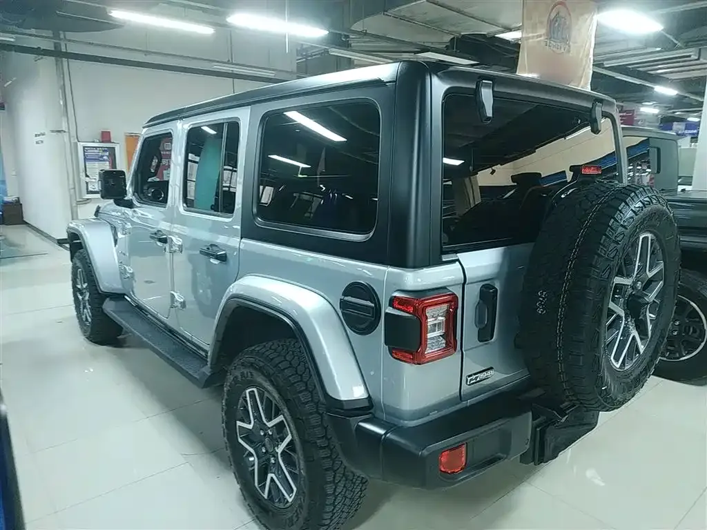 Jeep Wrangler 2024 из CN, фото 3