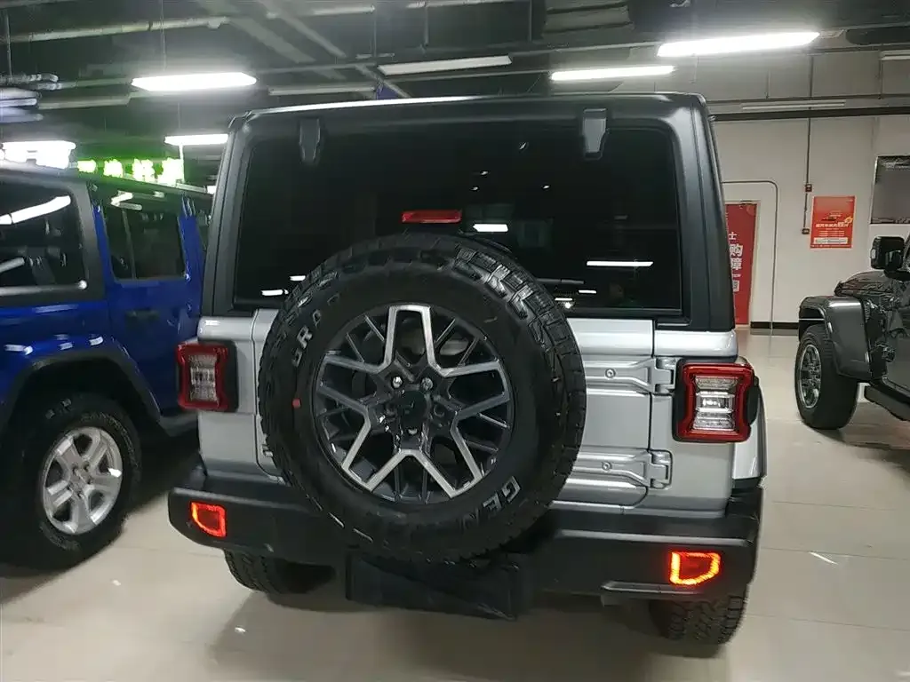 Jeep Wrangler 2024 из CN, фото 7