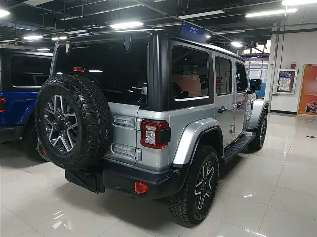 Jeep Wrangler 2024 из CN, фото 4