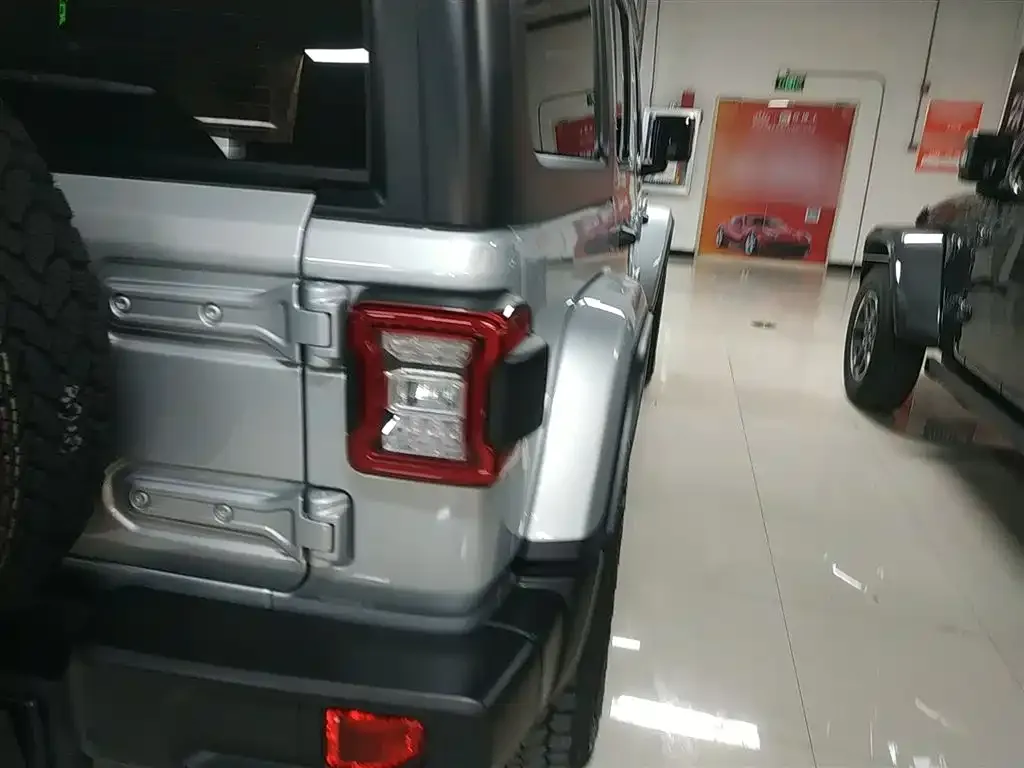 Jeep Wrangler 2024 из CN, фото 2