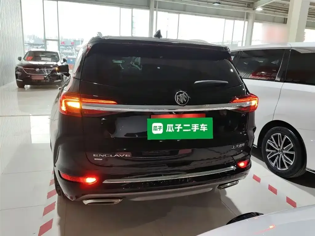 Buick Enclave — фото 10