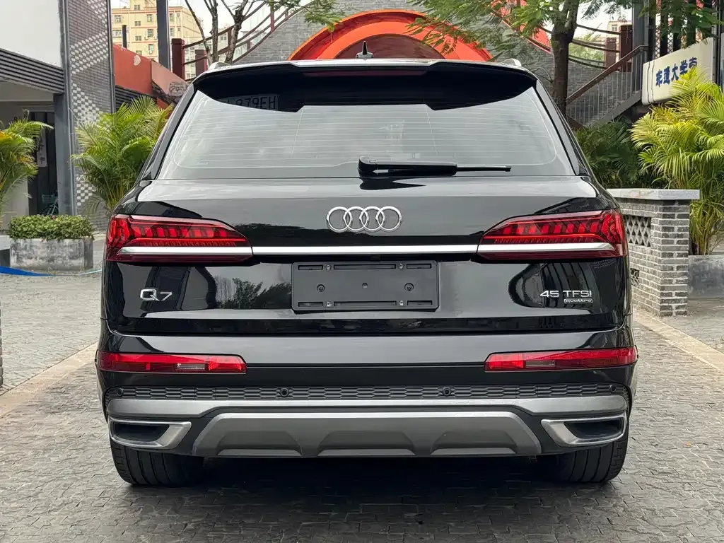 Audi Q7 — фото 8