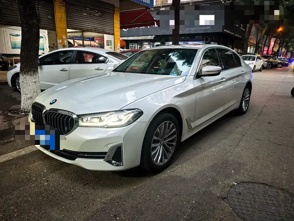 BMW 5 Series — фото 1