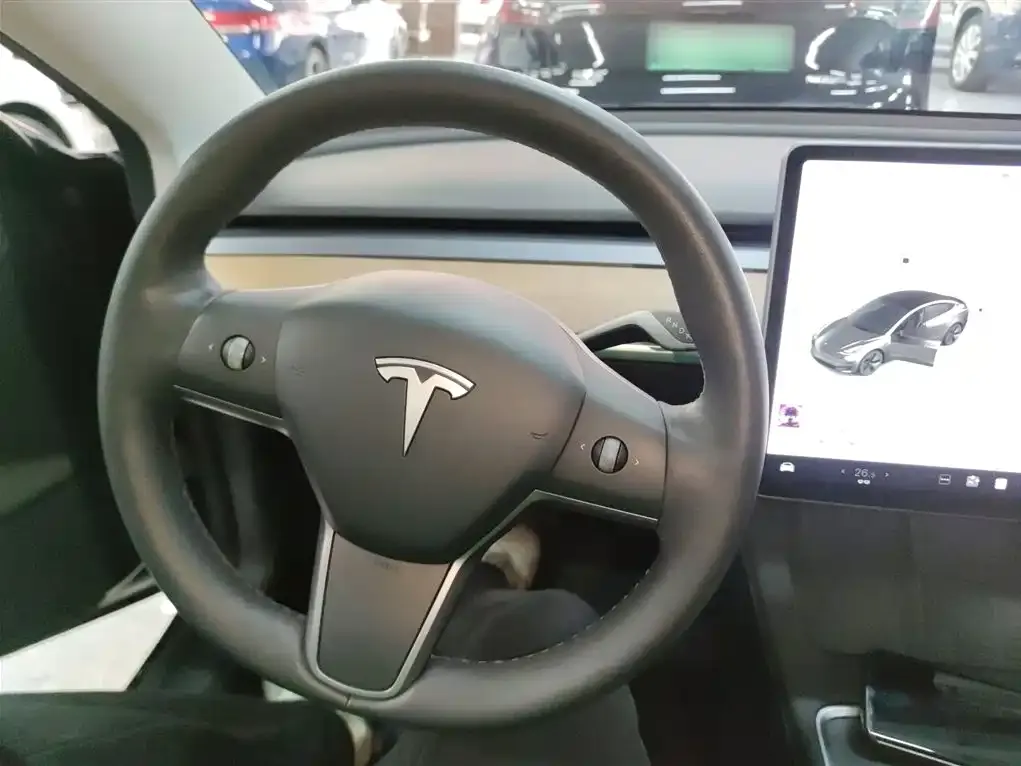 Tesla Model 3 — фото 7
