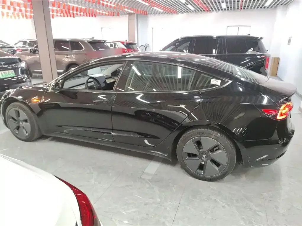 Tesla Model 3 — фото 10
