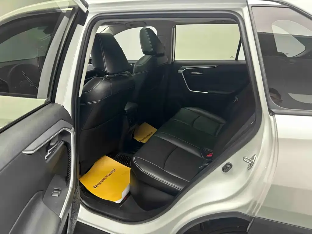 Toyota RAV4 2021 из CN, фото 4