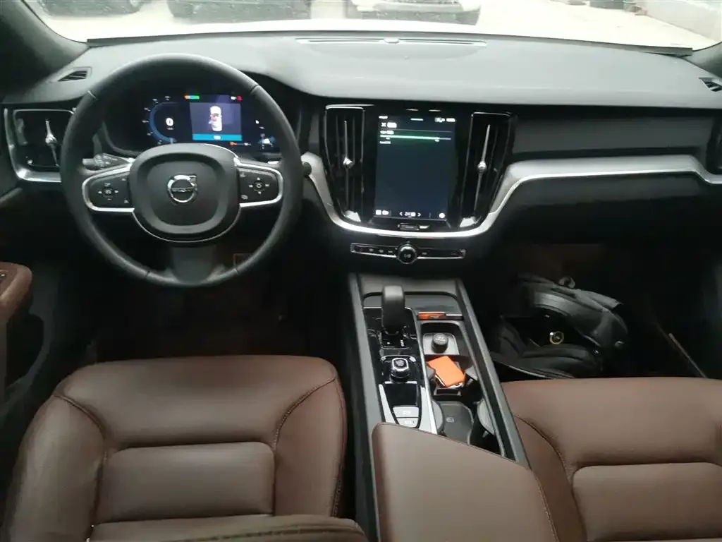 Volvo S60 2025 из CN, фото 4