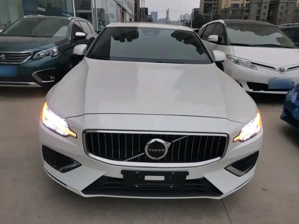 Volvo S60 2025 из CN, фото 2