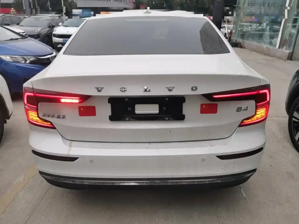 Volvo S60 2025 из CN, фото 5