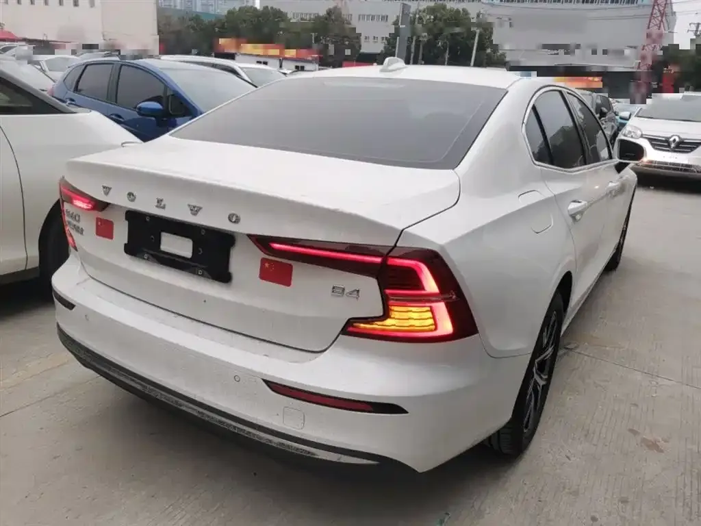 Volvo S60 2025 из CN, фото 6