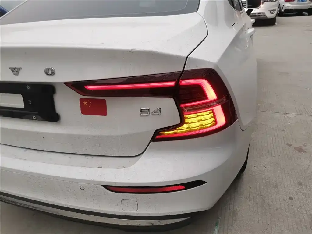 Volvo S60 2025 из CN, фото 3
