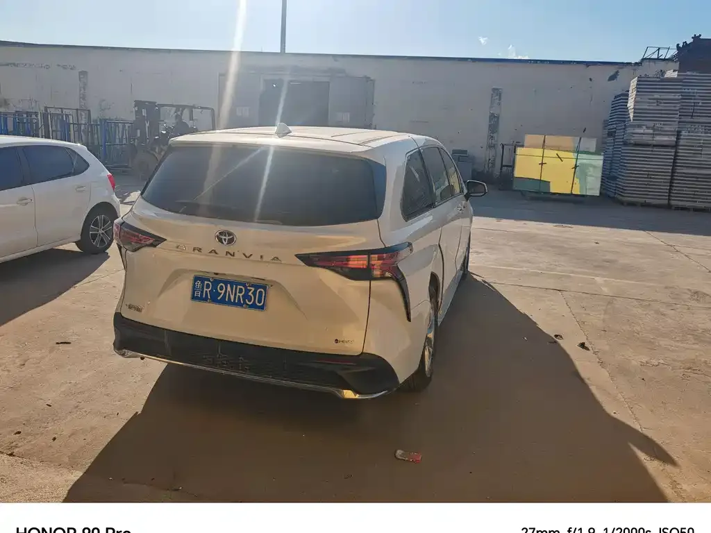 Toyota Granvia 2025 из CN, фото 4