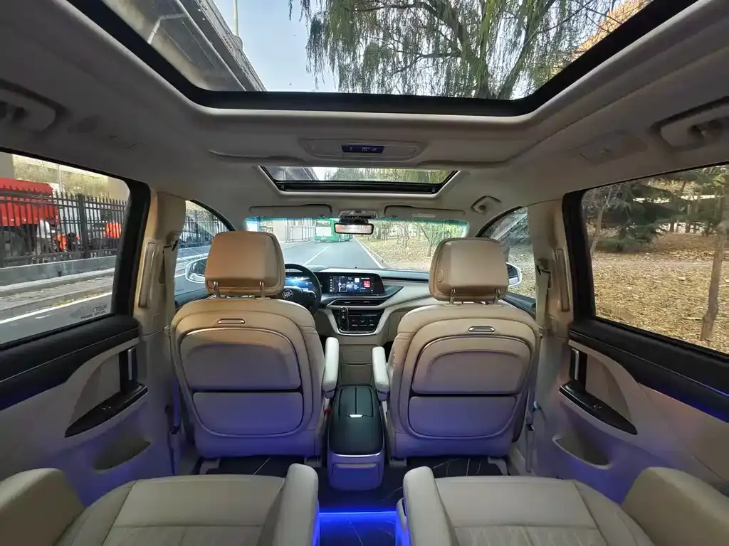 Buick GL8 2023 из CN, фото 5