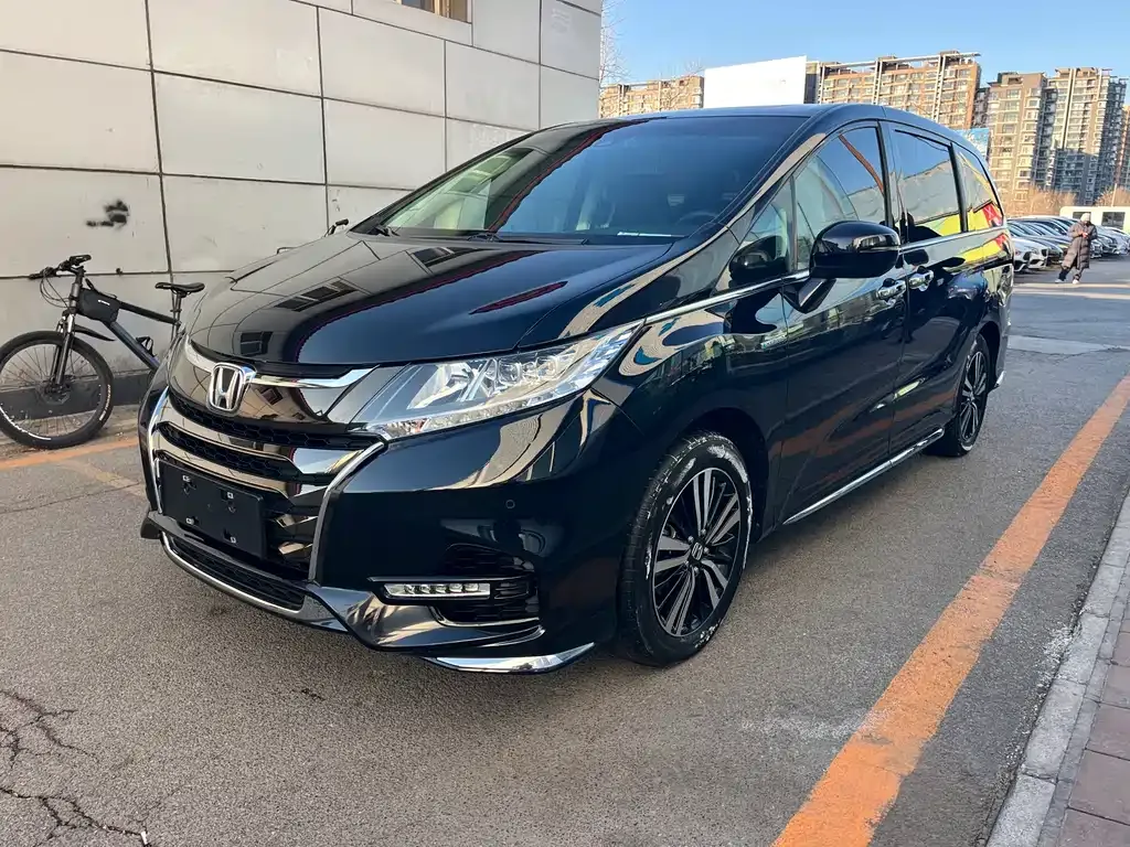 Honda Odyssey — фото 1
