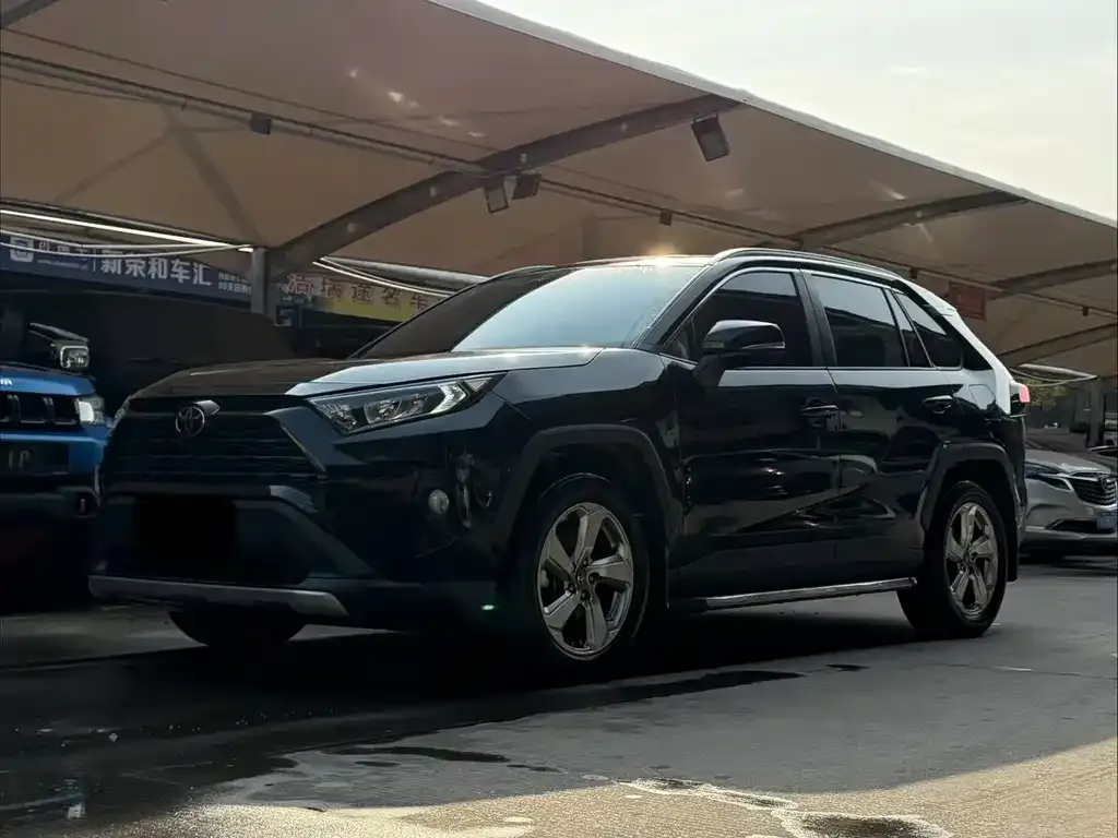 Toyota RAV4 2022 из CN, фото 1
