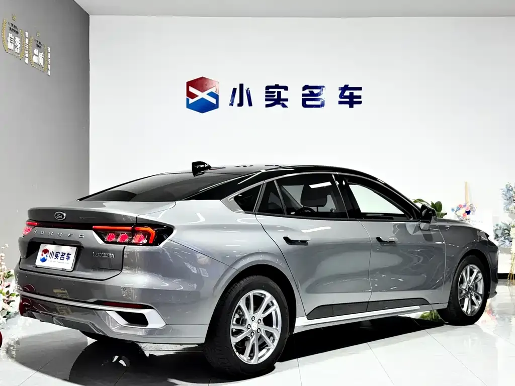 Ford Mondeo — фото 10