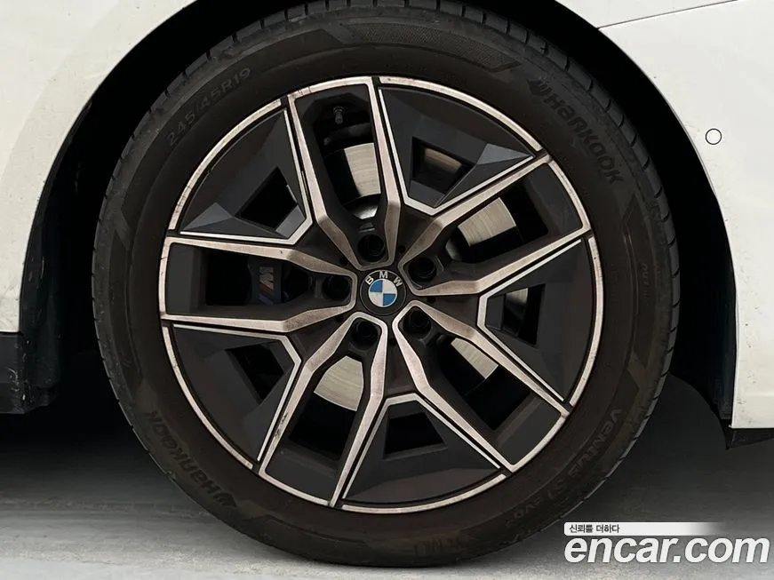 BMW 5-Series 2024 из KR, фото 8