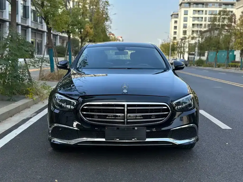 Mercedes-Benz E-Class — фото 2