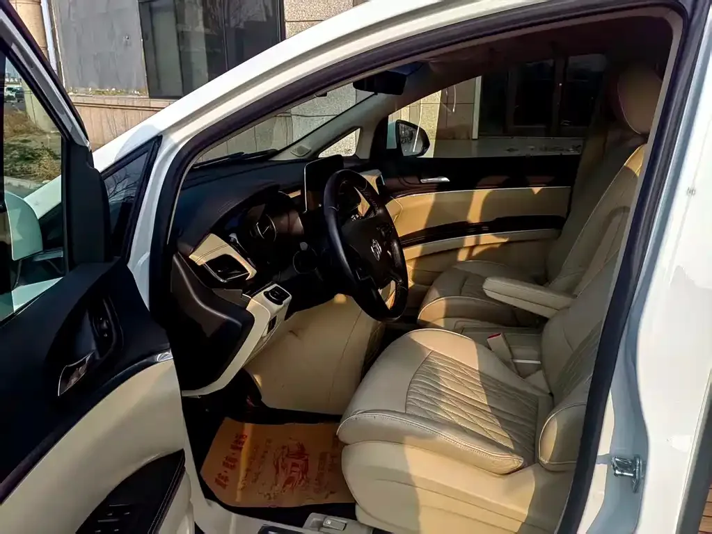 Buick GL8 2023 из CN, фото 3