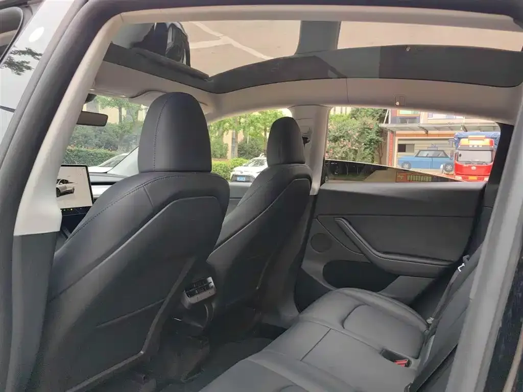 Tesla Model Y 2023 из CN, фото 8