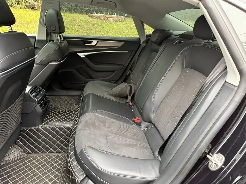 Audi A7L 2024 из CN, фото 4