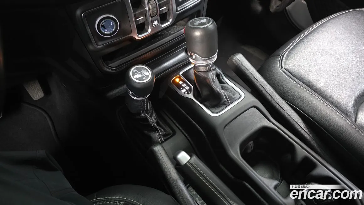 Jeep Wrangler — фото 9