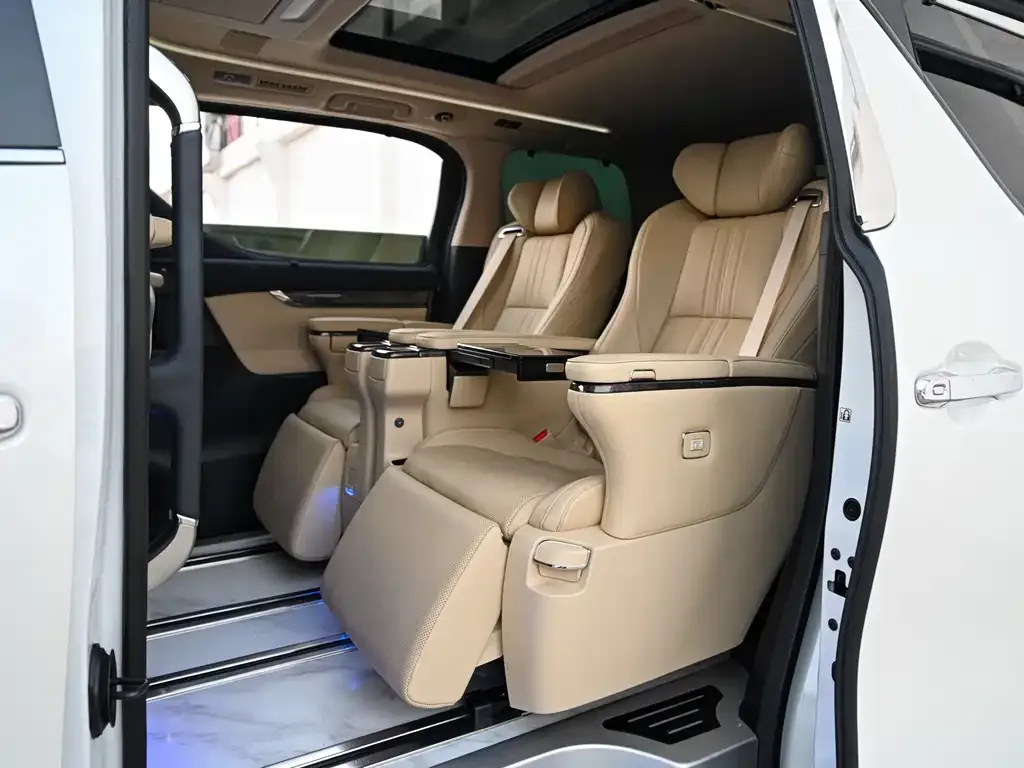 Toyota Alphard 2023 из CN, фото 5