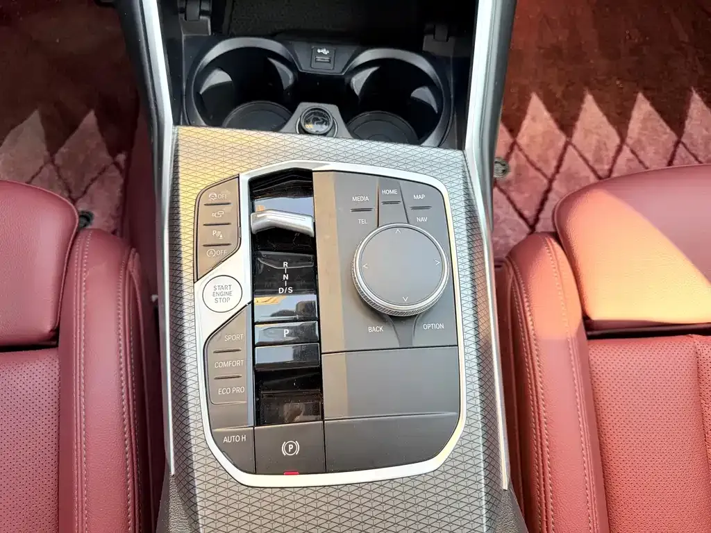 BMW 3 Series 2023 из CN, фото 8