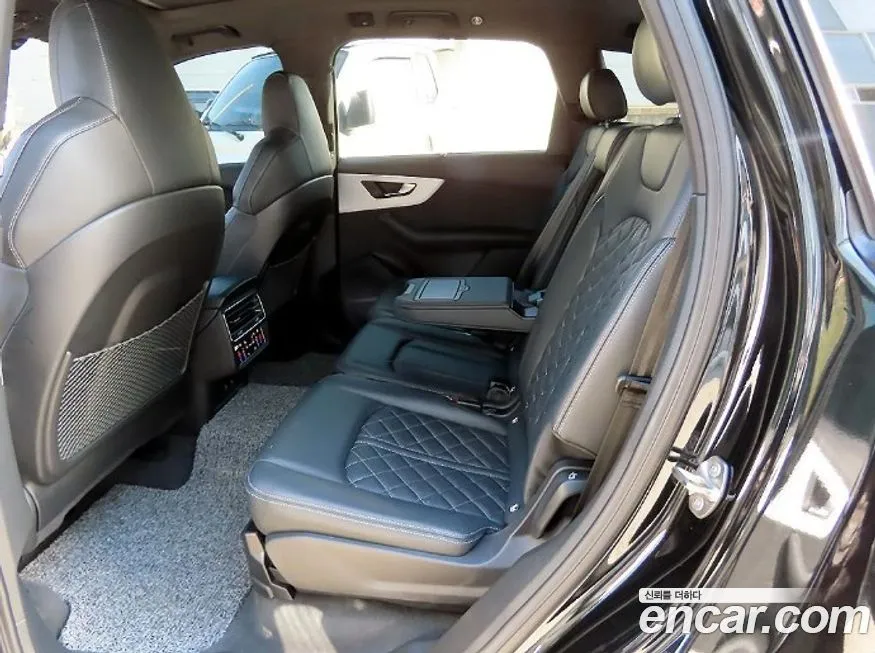 Audi Q7 2023 из KR, фото 4