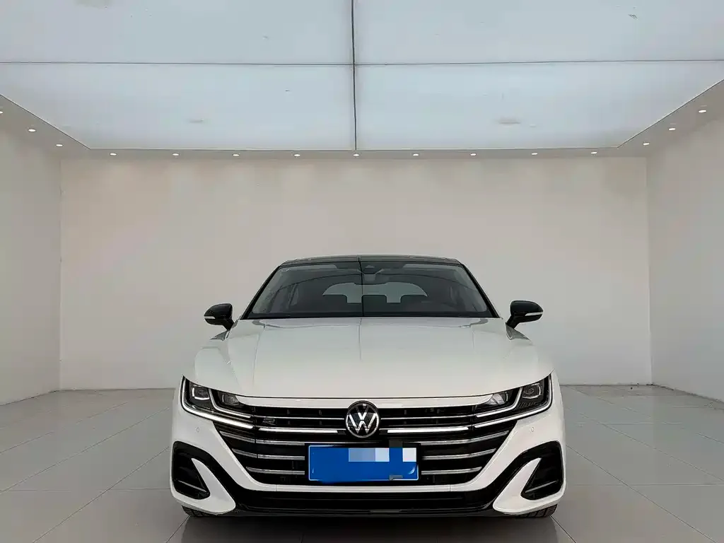 Volkswagen CC 2023 из CN, фото 2