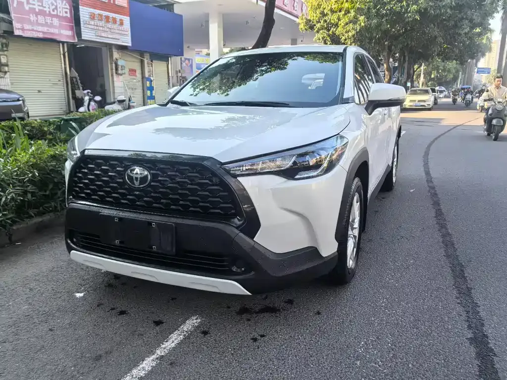 Toyota Corolla Cross — фото 1