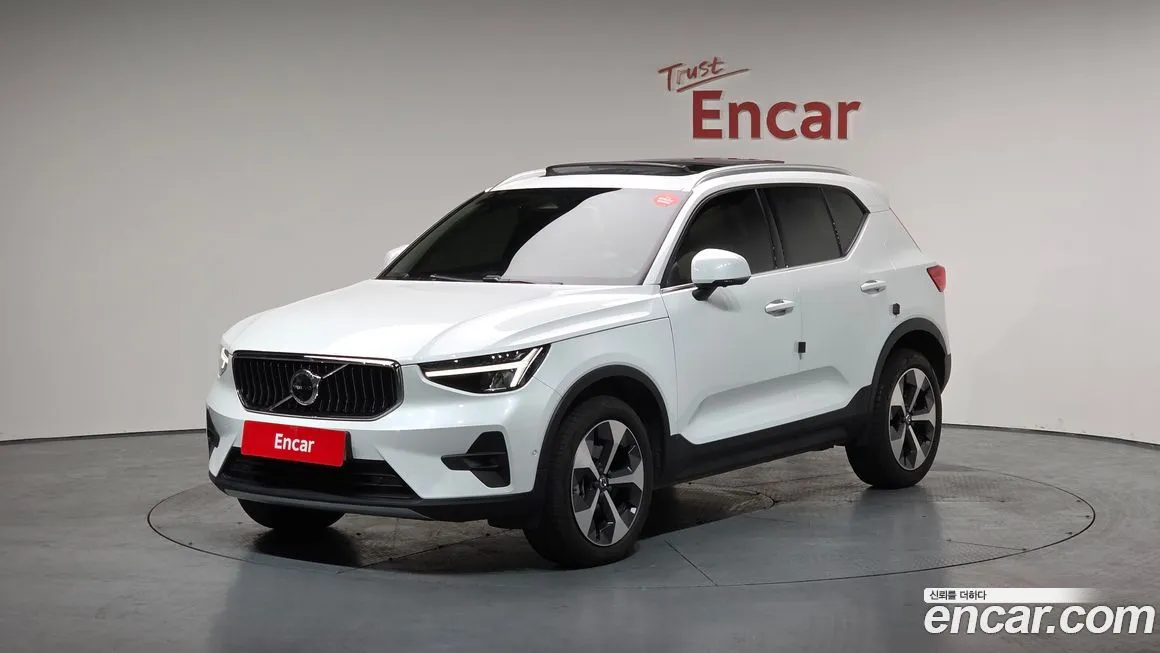 Volvo XC40 — фото 1