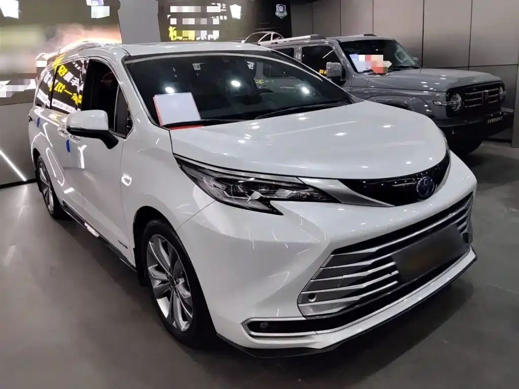 Toyota Sienna 2023 из CN, фото 2