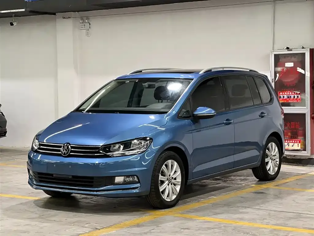 Volkswagen Touran 2022 из CN, фото 1