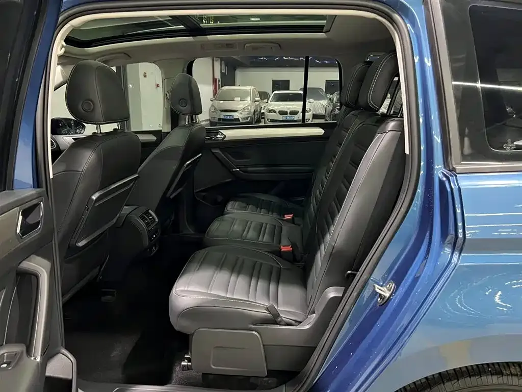 Volkswagen Touran 2022 из CN, фото 10