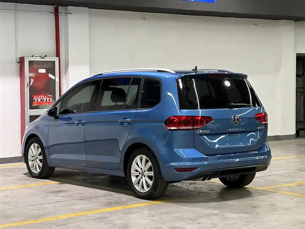 Volkswagen Touran 2022 из CN, фото 4