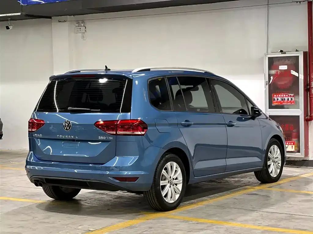 Volkswagen Touran 2022 из CN, фото 5