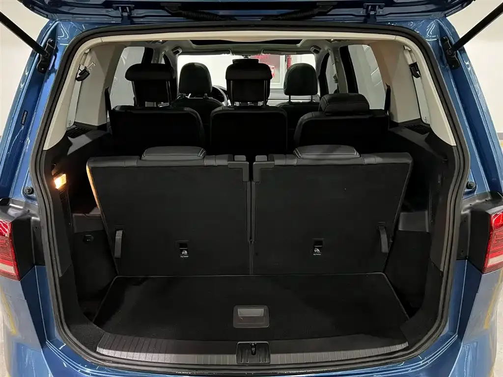 Volkswagen Touran 2022 из CN, фото 7