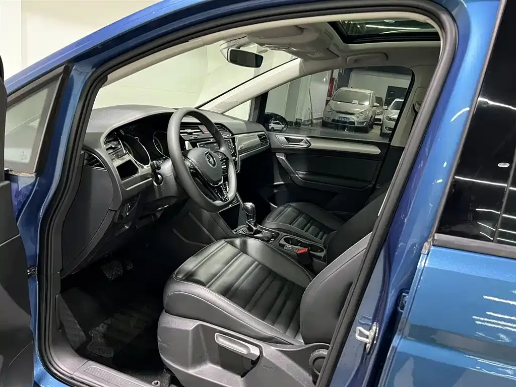 Volkswagen Touran 2022 из CN, фото 8