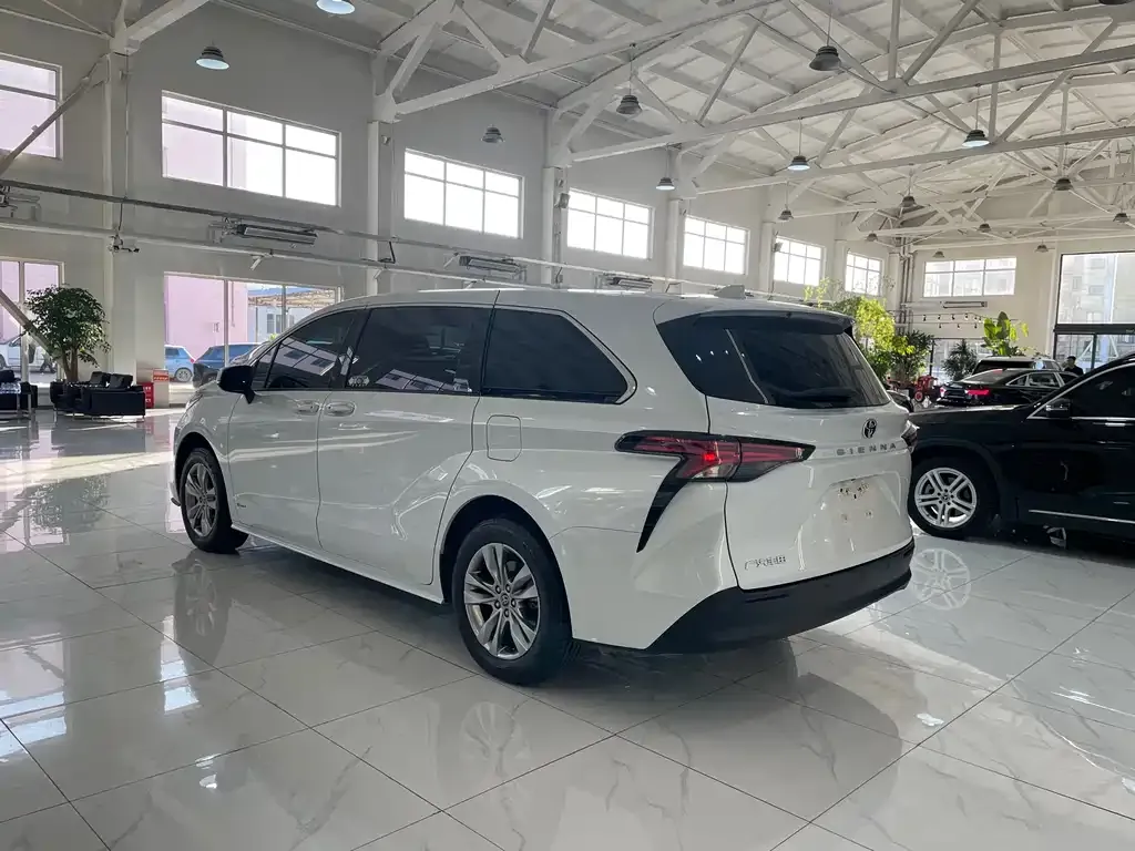 Toyota Sienna 2024 из CN, фото 4