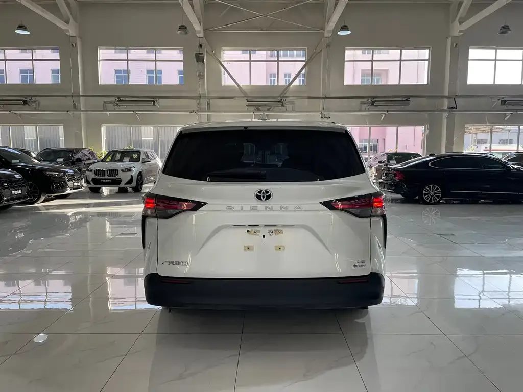 Toyota Sienna 2024 из CN, фото 7