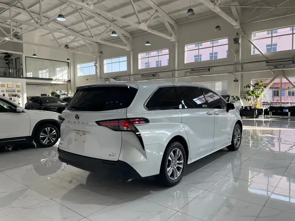 Toyota Sienna 2024 из CN, фото 5