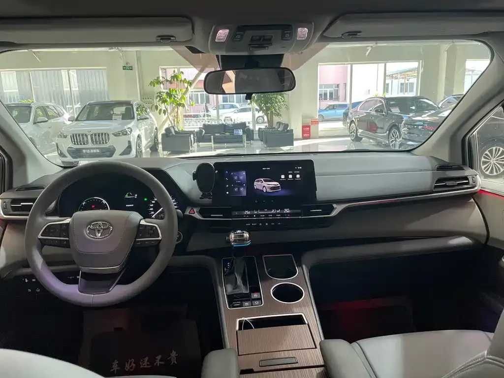 Toyota Sienna 2024 из CN, фото 6