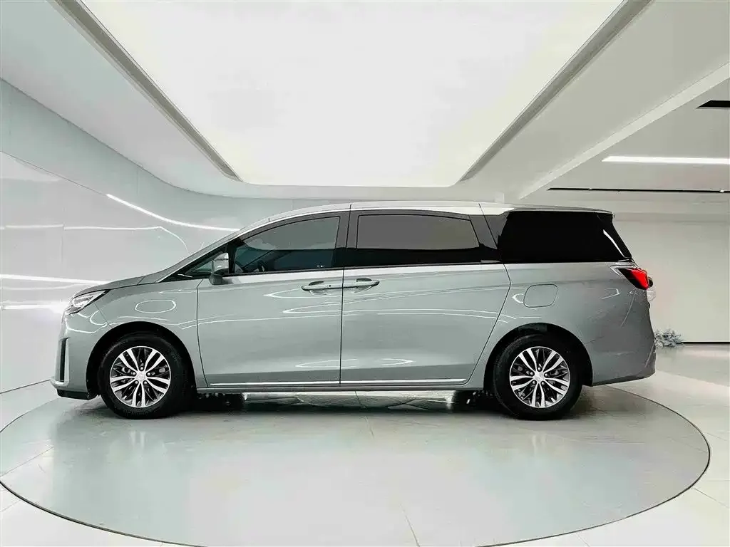 Buick GL8 2023 из CN, фото 5