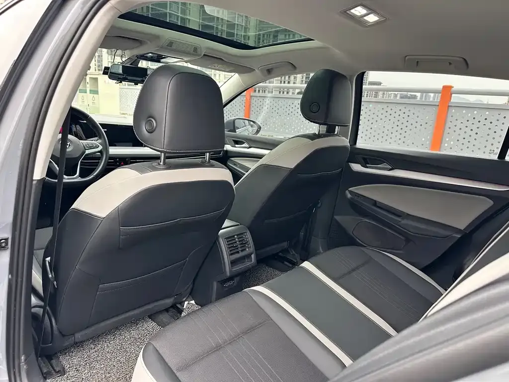 Volkswagen Golf 2021 из CN, фото 2