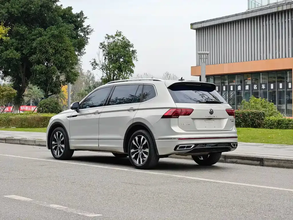 Volkswagen Tiguan L 2022 из CN, фото 3