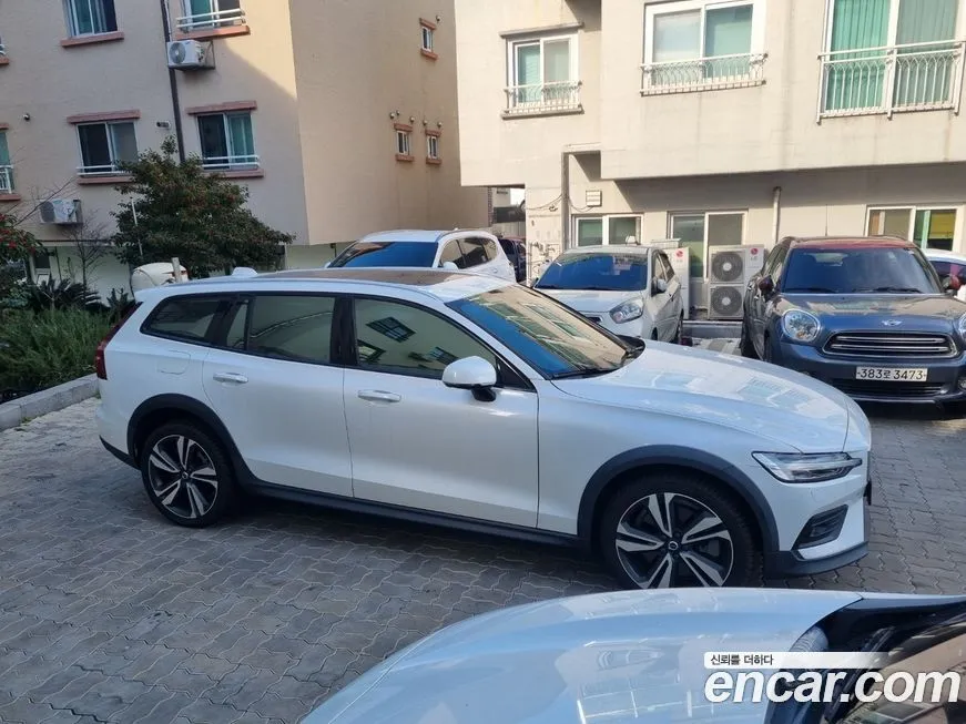 Volvo V60 2021 из KR, фото 2